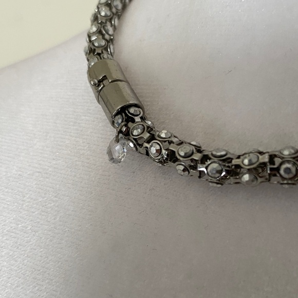Sophisticated Silver Crystal Beaded Choker Necklace - Picture 3 of 3